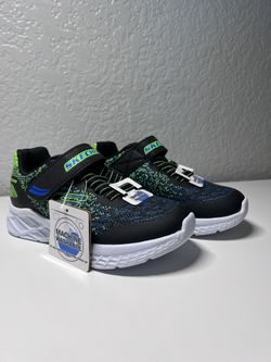 Sketchers Boys Shoes Size 11 NEW 