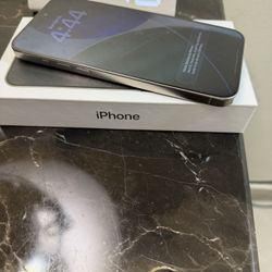 Natural Titanium iPhone 15 Pro Max 
