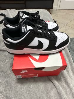 Woman Nike Dunk Low size 7  New