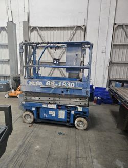 Genie – 1930 Scissor Lift