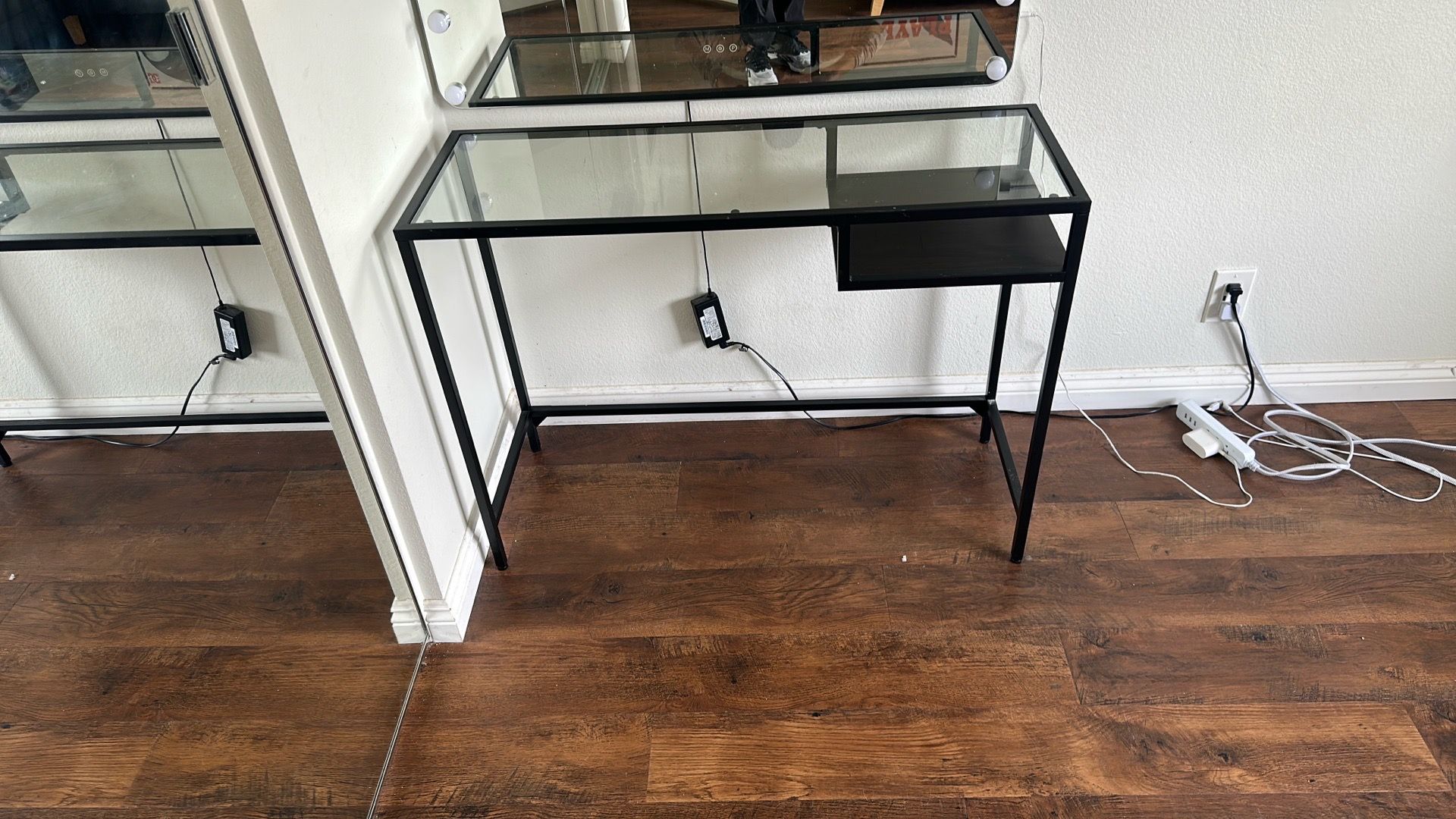 Small Work Desk/ Table. Make up Mirror