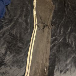 Pacsun jeans with white line