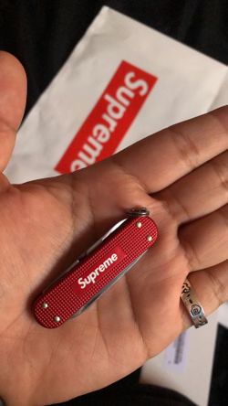Supreme Victorinox