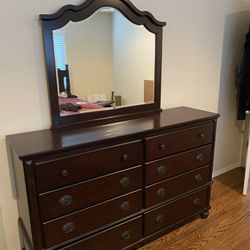 8 Drawer Dresser with Mirror 