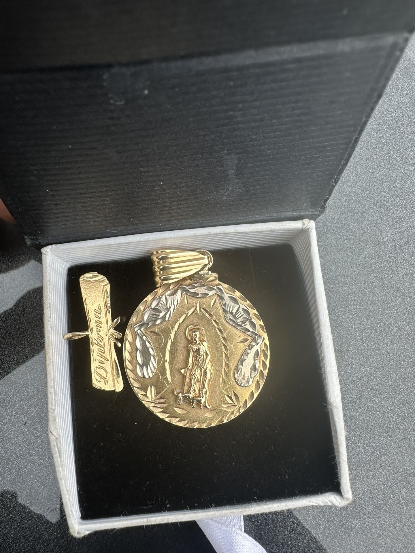 18k gold pendant