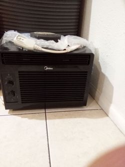 Aire Acondicionado ,negro,midea, nuevo,tamaño  16 pulgadas ancho,13 pulgadas largo