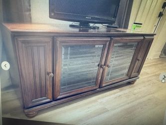 Traditional Wooden TV Stand (Brown)