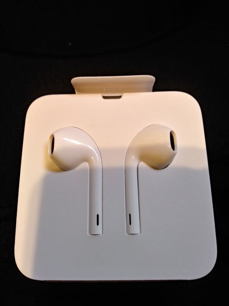 Brand New* Apple Earpods with Lightning Connector