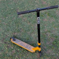 Pro-Level Performance: Fuzion Z3 Pro Stunt Scooter - Gold/Black Edition VGC