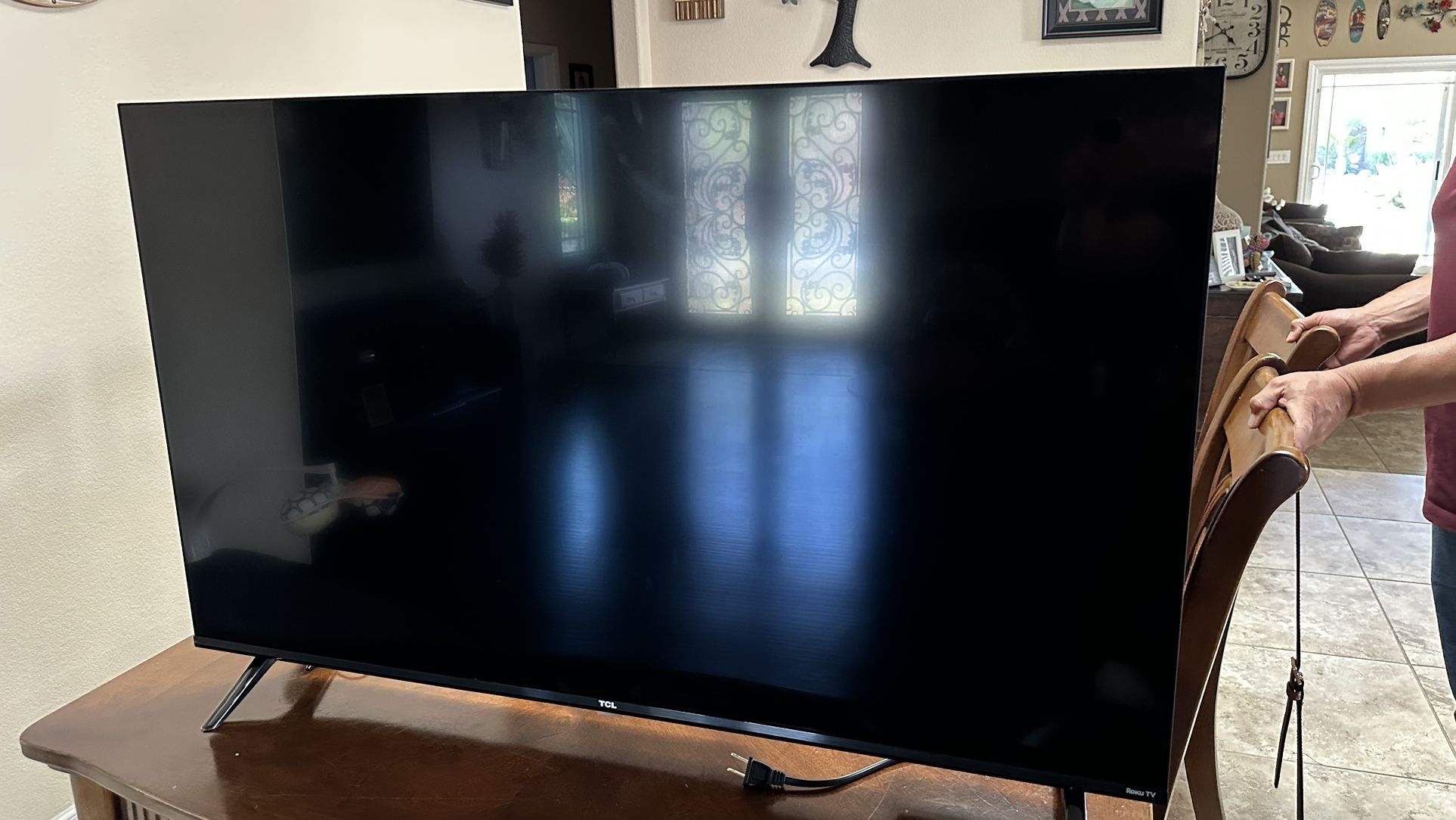 43' ROKU TV TCL