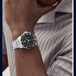 Movado Series 800, 42 mm Performance  Steel bracelet with black chronograph dial