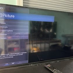 VIZIO 32" 720 p LED TV D32HN-E0 