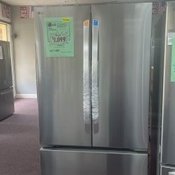 Refrigerator 33” Stainless Steel New Open Box Scratch And Dents 