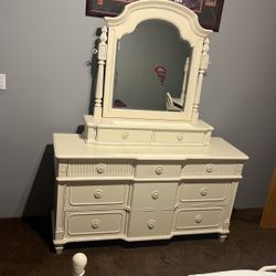 Vanity Dresser 