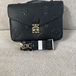 Black Purse 