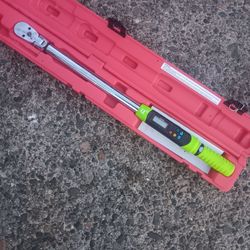 MAC TWVA250FDGR 1/2in Digital Torque Angle Wrench. Almost new condition. Pick up fremont sea. No low ball offers please. No trades. Many other tools f