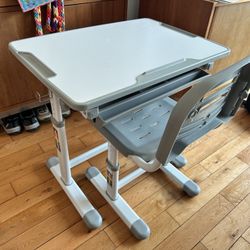 Kids Multifunctional Desk and Chair Set