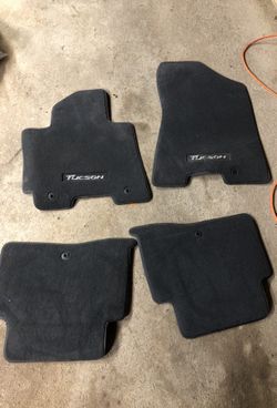 Excellent new condition 2017 Hyundai Tucson floor mats