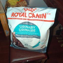 Royal Canin Urinary Dry Cat Food  7 Pounds 