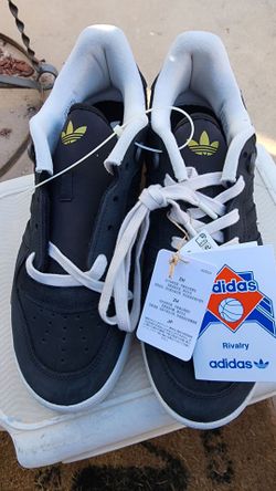 Adidas IF3401 10 1/2 size