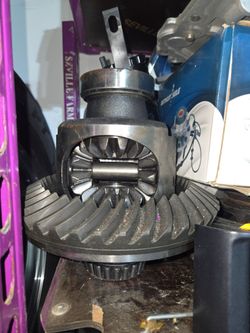 LOW MILEAGE (26k) 2014-2018 Chevy Silverado 9.5" 12-Bolt 3.42 Differential Carrier & Ring Gear