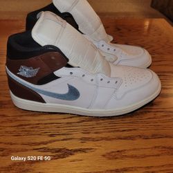 Jordon 1 Retro Mid 