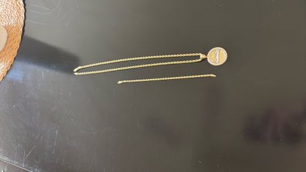 Gold chain with pendent and braclet