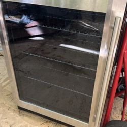 Magic Chef Beverage Fridge