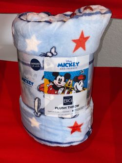 New Disney Mickey & Friends Super Soft Oversized Blanket Throw 60 X 72”
