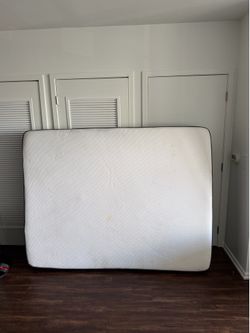 Queen mattress and boxspring