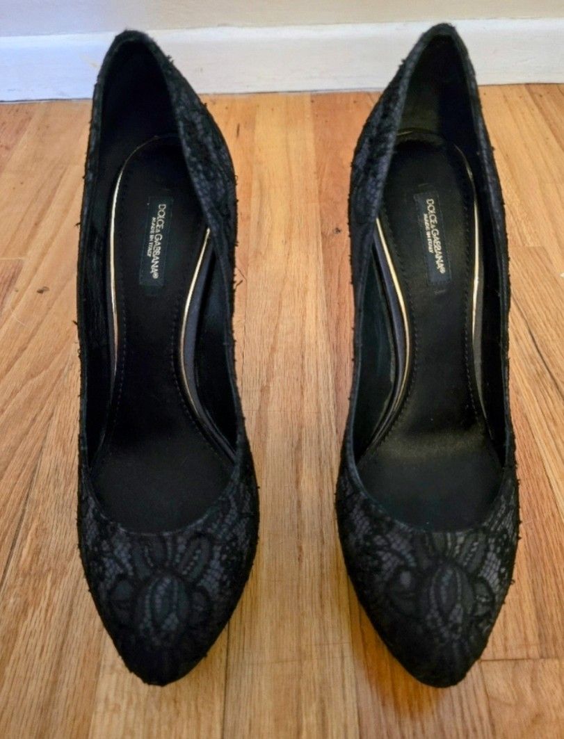 Dolce & Gabbana Black Lace Pumps/Size 39