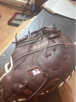 Left hand throw 1st basemen glove