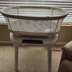 4 Moms Bassinet 