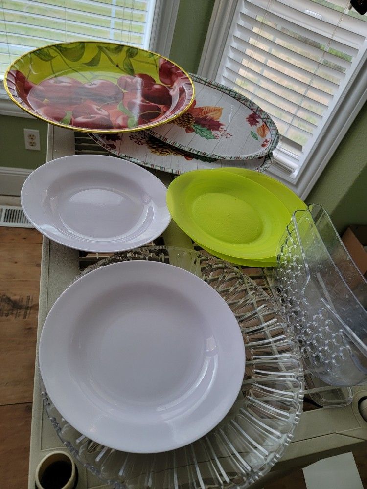 11 Durable Plates – Full Set for Just $5! Great for Everyday Use