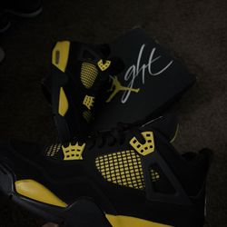 Jordan 4 thunder size 9