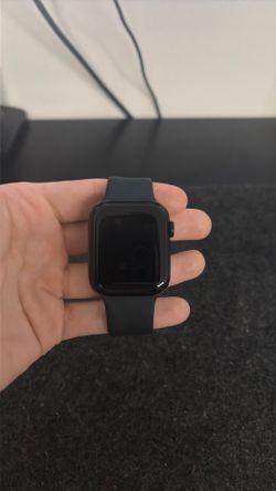 Apple Watch SE 44mm Aluminum case