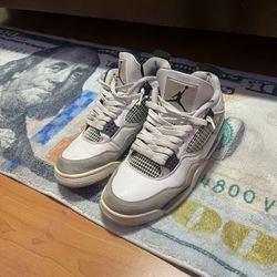 Jordan 4 Military’s 9.5