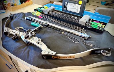 Browning Archery Package w/ Sure-Loc Sight, Easton ACE/X7 Arrows & Cases