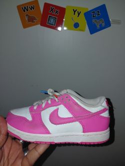 Kids Nike shoes. Pink and white 💗  11c