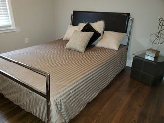 QUEEN Bed brown