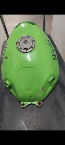 Kawasaki ZX7 RR  Gas Tank 