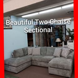 ✨ Beautiful Two Chaise Sectional