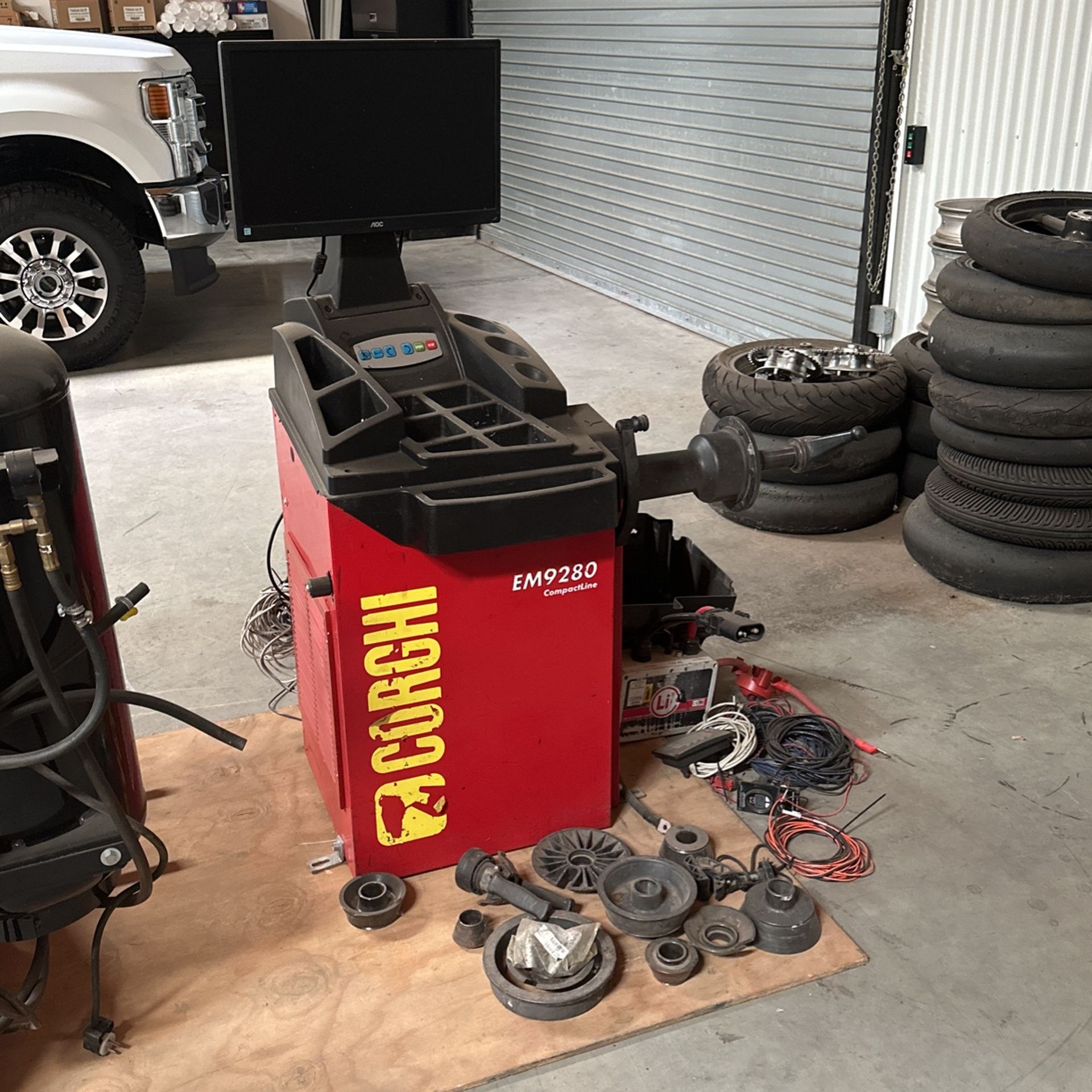 Corghi EM9280 Tire Balancer