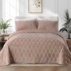 Kasentex Oversized Queen Size Velvet Quilt Set, Soft & Cozy, Suitable for year-round use.
