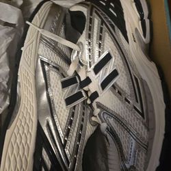 New Balance 1906R size 10.5