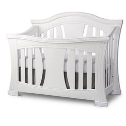 Baby Appleseed Palisade Convertible Crib + Newton Mattress & 2 Covers