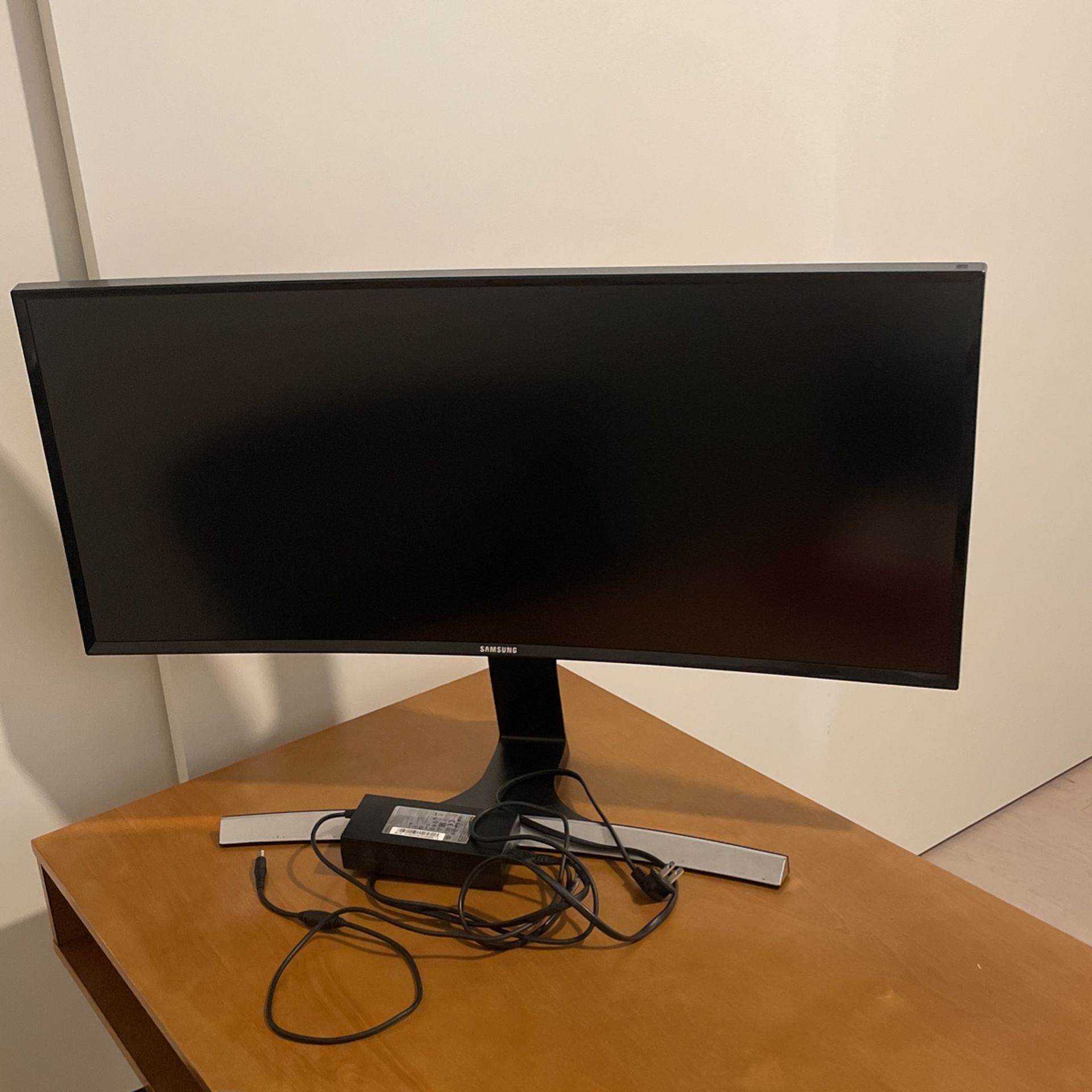 Samsung 34" Curved Ultra WQHD Business Monitor S34E790C - Excellent Condition