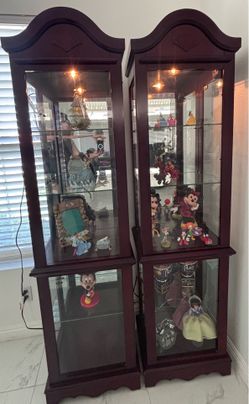 Two glass display Gabinet