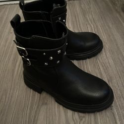 Girl Boots 1