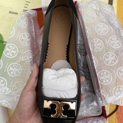 Tory Burch GIGI 20MM ROUND TOE FLAT-CALF LEATHER/ SILK SUEDE  Size:6